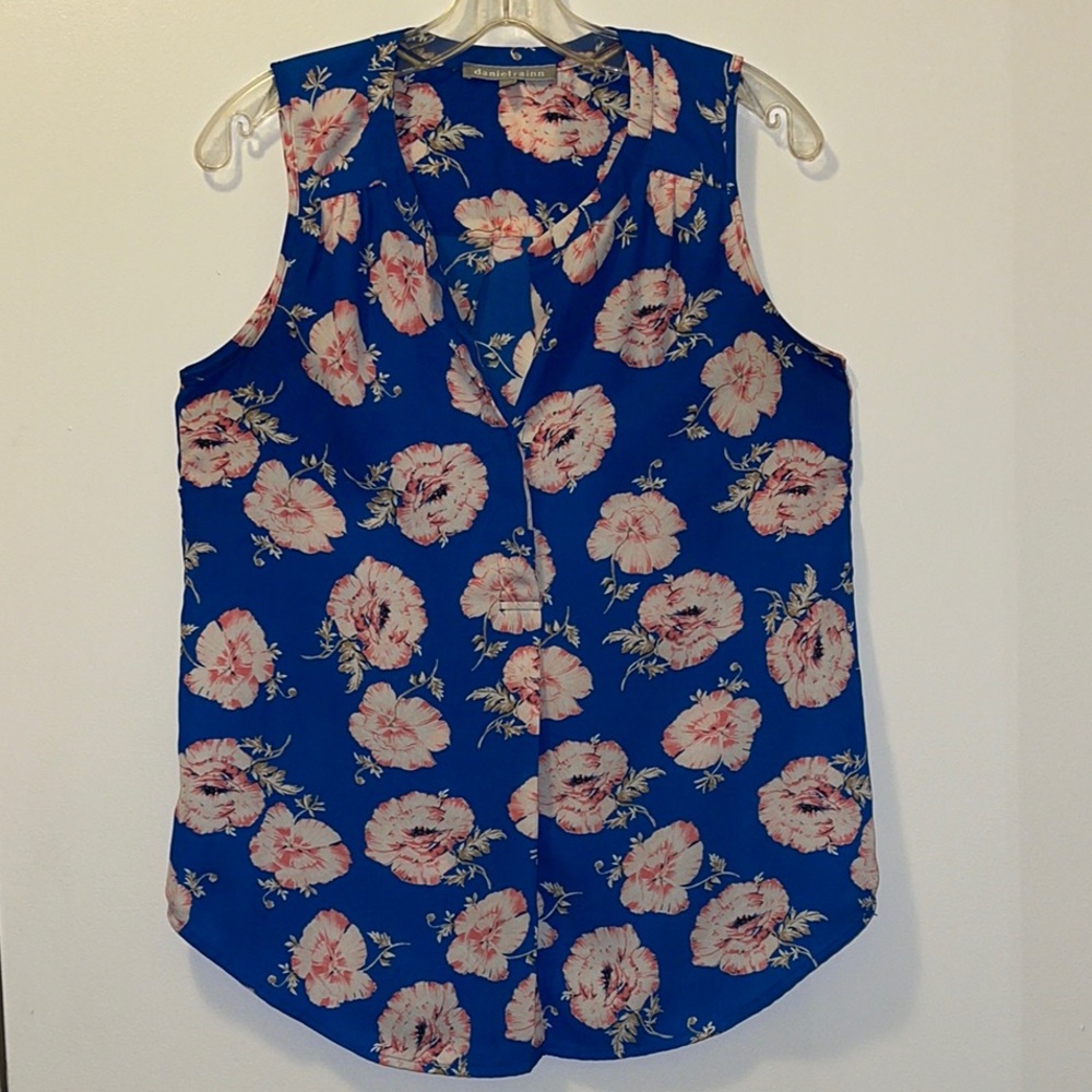 Daniel Rainn Navy Blue with Pink Floral Sleeveless Blouse Size Small Stitch Fix
